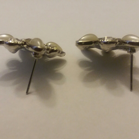 Cära New York Crystal Earrings - Picture 7 of 7